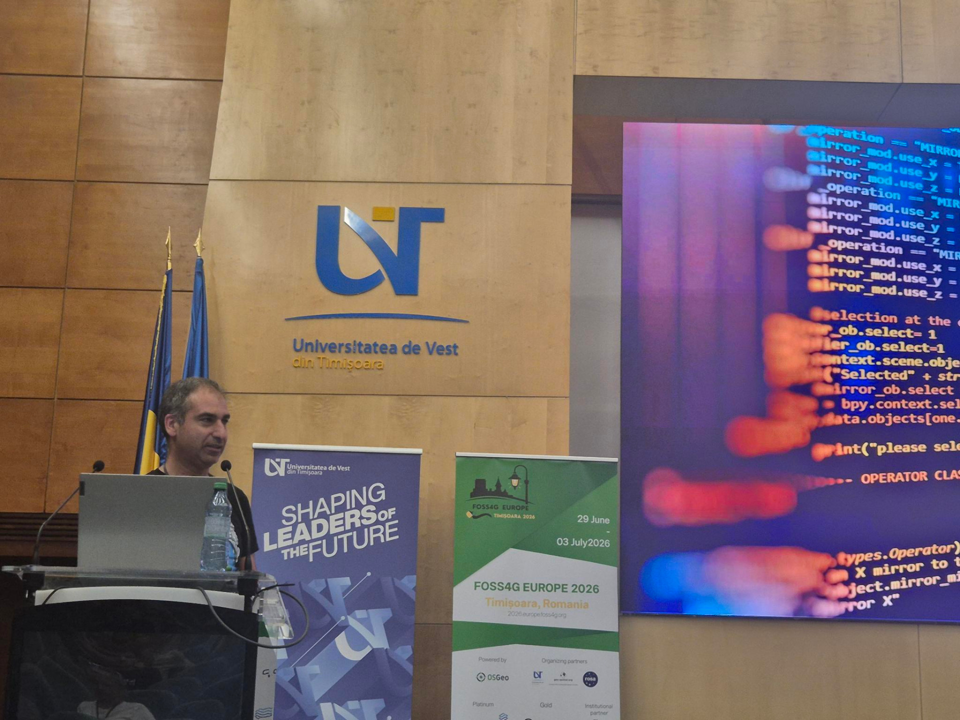 Hans van der Kwast presenting about open source software for digital sovereignty
