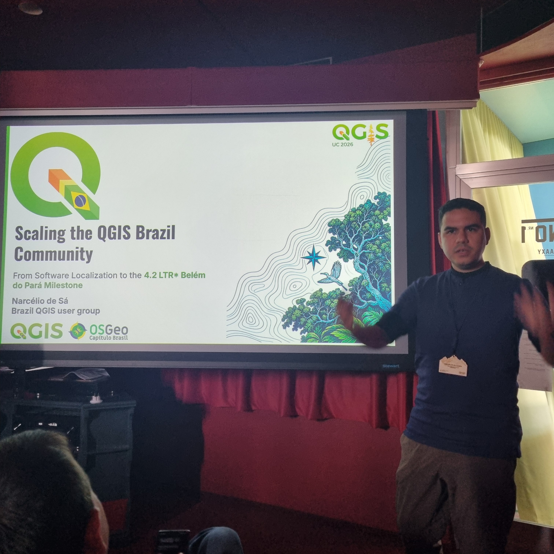 Narcélio de Sá presenting about the history of the Brazilian QGIS User Group